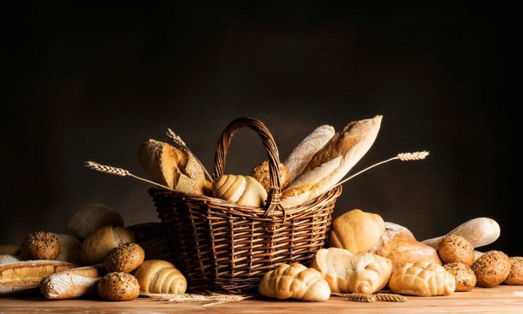 Panier de pain et viennoirseries